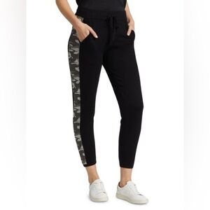 MONROW
Camo Stripe Sweatpants